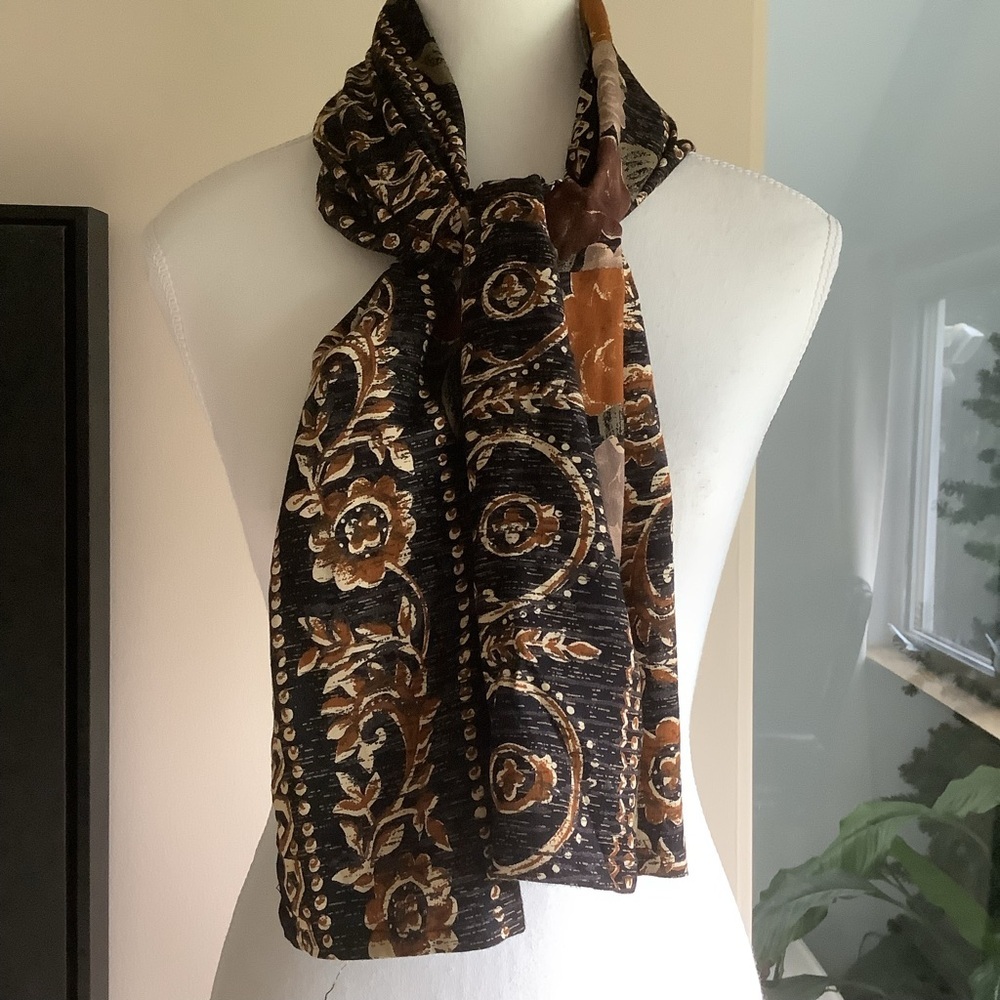 Rectangular Floral Scarf - Picture 3 of 8